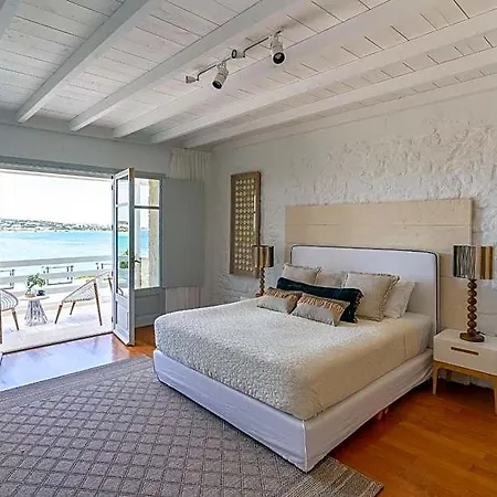 Ambassador Luxury Hotel 4*