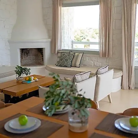 Ambassador Luxury Hotel 4*